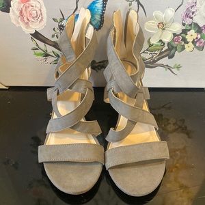 Torrid grey 9w wedges